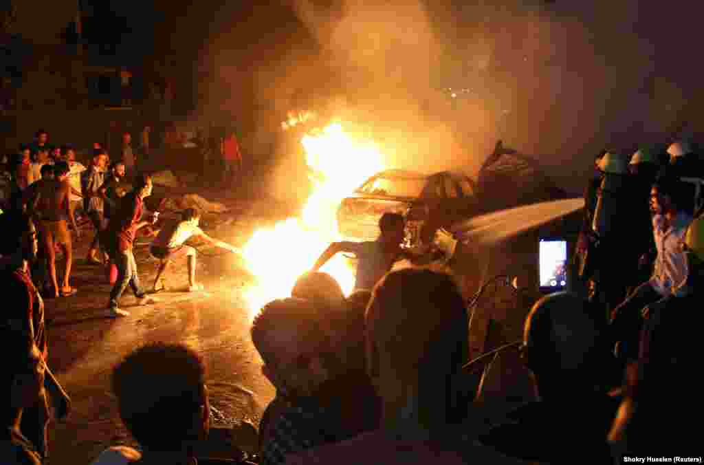 ЕГИПЕТ - Најмалку 19 луѓе загинале, а 30 други биле ранети во експлозија во близина на Египетскиот институт за канцерогени заболувања во Каиро. Властите соопштија дека автомобил се судрил со три други возила при што дошло до експлозија.