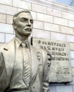 Памятник Юсупу Эльмурзаеву