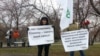 Участники митинга против установки памятника Сталину в Новосибирске