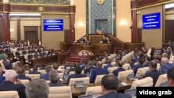 Заседание парламента Казахстана (архивное фото)