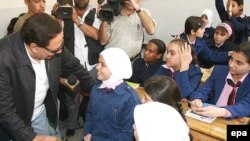 Egyptian film star Adel Imam (left) on a tour of Syrian schools as a UNHCR Goodwill Ambassador in 2007.