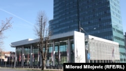 Vlada RS-a posjeduje dvije vile i nekoliko hotela (na fotografiji: zgrada Vlade RS-a, Banja Luka, novembar 2015.)