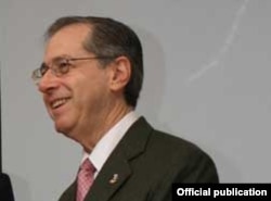 Ambasadorul Mark Gitenstein