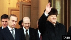 Yeltsin leaving the Kremlin on December 31, 1999.