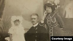 Фотография из семейного архива (Елизавета, Евгений и Кира Лейно)