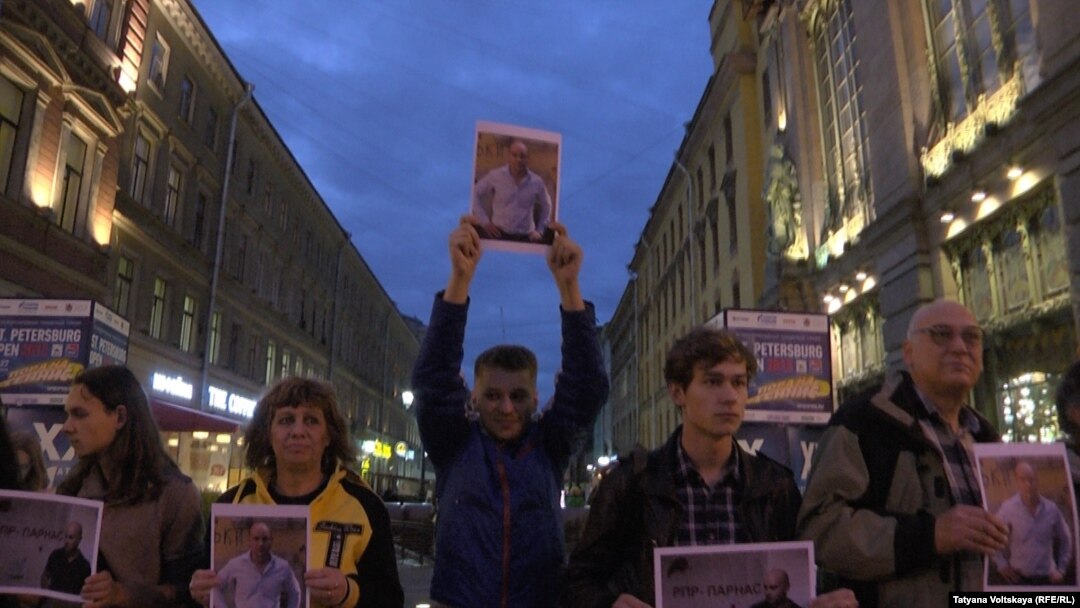 Акция в поддержку Андрея Пивоварова в Петербурге, сентябрь 2015 года 