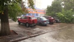Непогода в Севастополе: штормовой ветер сменился ливнем (видео)