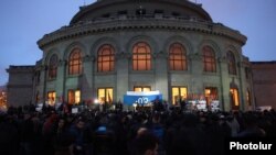 Armenia - The opposition Armenian National Congress holds a rally in Yerevan, 3Dec2015.