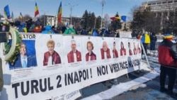 Protest pentru reluarea turului doi al alegerilor prezidențiale, în Piața Victoriei. Nu a existat un protest civil și pentru reintroducerea turului doi la alegerile locale, deși tema reapare constant pe agenda publică.