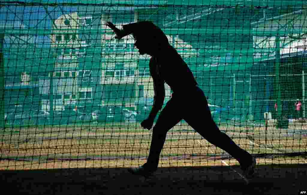 Pakistan&#39;s Shadab Khan delivers a ball during a practice session at the Queen&#39;s Park Oval in Port of Spain, Trinidad, on March 28. (AFP/Jewel Samad)