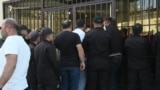 «Ծնողն ուզում է ճիշտն իմանալ». 7 ժամ անց զինծառաողների հարազատները մտան ՊՆ, բայց ցանկալի պաշտոնյայի չգտան