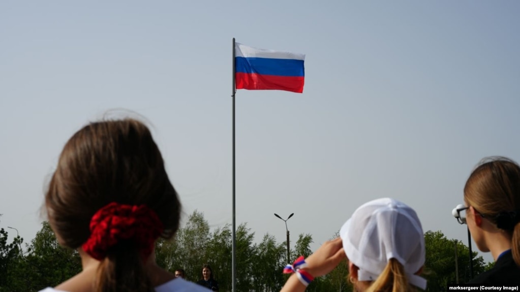 Подвір'я перед храмом пастора у Мелітополі