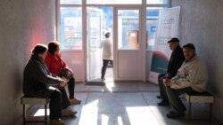 Oameni în așteptare la Centrul Comunitar de Sănătate Mintală Edineț. Imagine ilustrativă