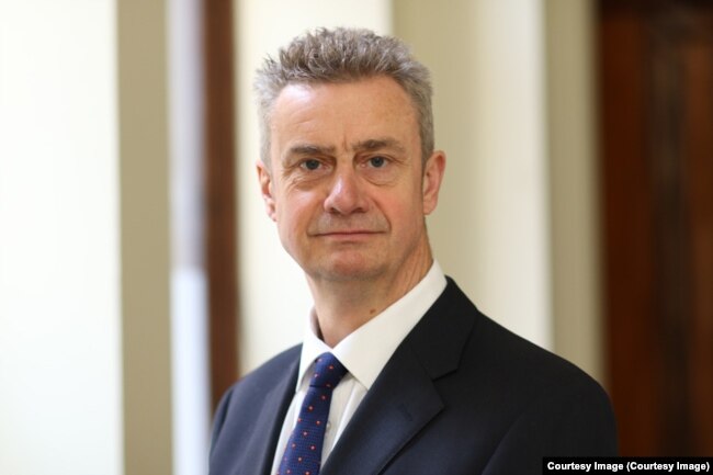 Ambasadori britanik në Kosovë, Jonathan Hargreaves.