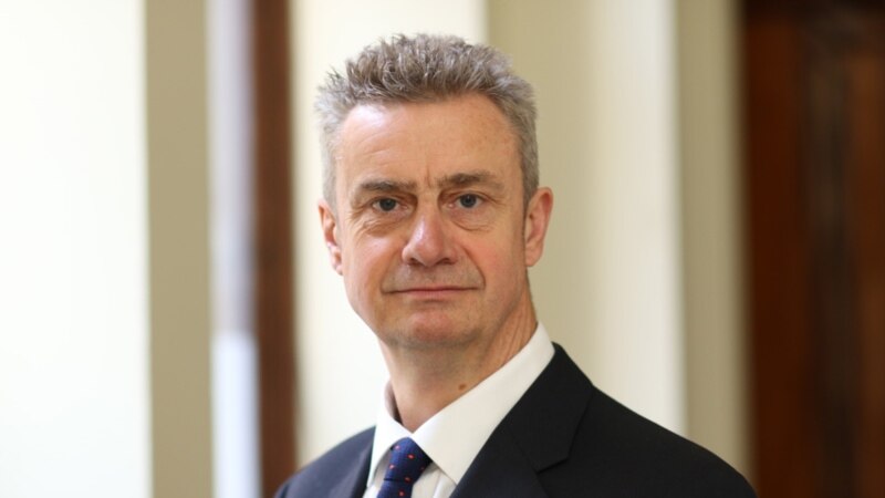 Britanski ambasador poziva kosovske voditelje k spoštovanju odločitev ustavnega sodišča