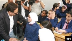 UNHCR Goodwill ambassador Egyptian Adel Imam (left) in a 2007 photo while touring Syrian schools to check the conditions of Iraqi students in Damascus.