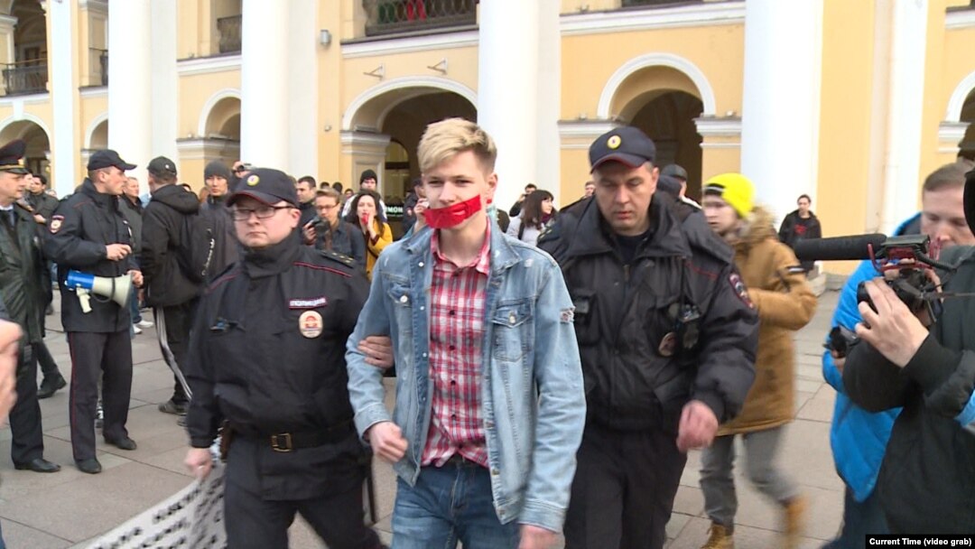 Разгон акции в поддержку ЛГБТ в Петербурге