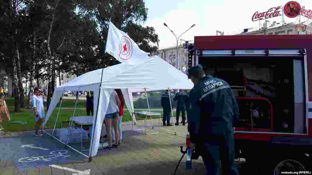 Удзень 1 жніўня тэмпэратура паветра ў Менску дасягнула +25&ndash;27&deg;C. Гэта не тэмпэратурны рэкорд (у 1994 годзе ў гэты дзень было +33) і, верагодна, гэты дзень ня стане самым сьпякотным за месяц (на 2 жніўня прагназуецца +31&ndash;33). На поўдні Беларусі тэмпэратура вышэй за +30.