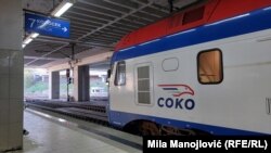 Voz "Soko" koji saobraća na liniji Beograd - Novi Sad na stanici Prokop u Beogradu, 5. novembar 2024.