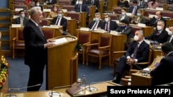 Crnogorski premijer Zdravko Krivokapić i predsjednik Milo Đukanović u Parlamentu, decembar 2020