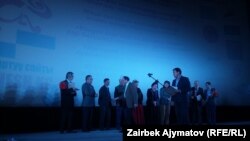 "РухЭш" сайтынын сыйлыктарын берүү учуру. 