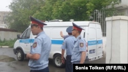 Алматы полициясы (Көрнекі сурет).