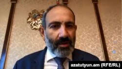 Премьер-министр Армении Никол Пашинян во время одного из прямых эфиров на своей странице в Facebook