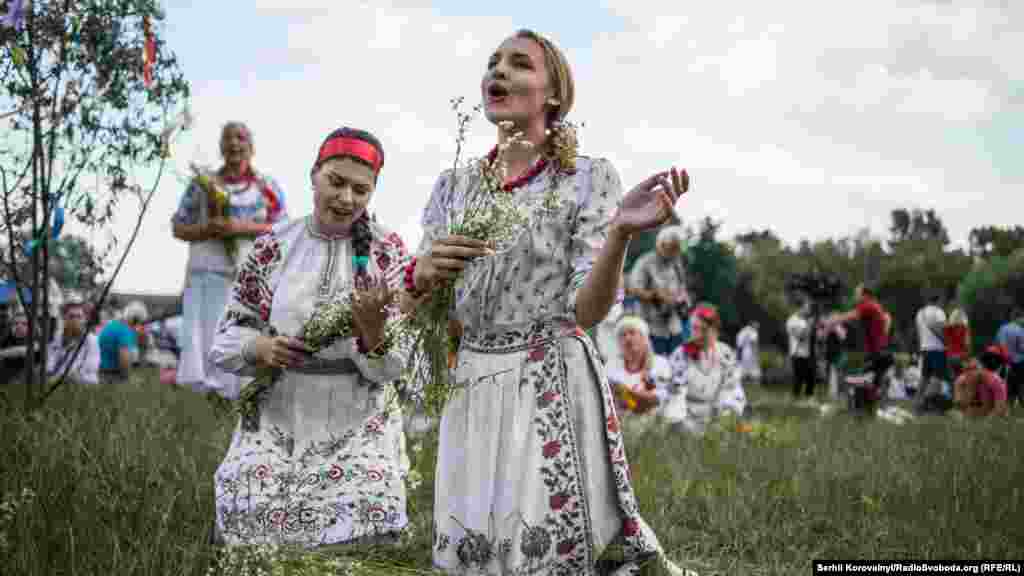 Купальські співи. На свято в Пирогово з&#39;їхалися народні колективи зі всієї України