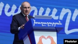 „ახლა საერთაშორისო ინვესტორები დიდ ყურადღებას იჩენენ და უკვე მოგვმართეს ახალი წინადადებით“, - თქვა ფაშინიანმა.