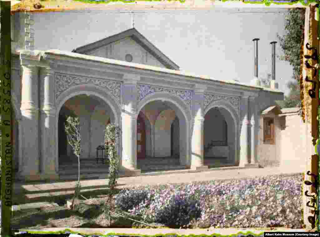 Stucco decorations on a house in Kabul.