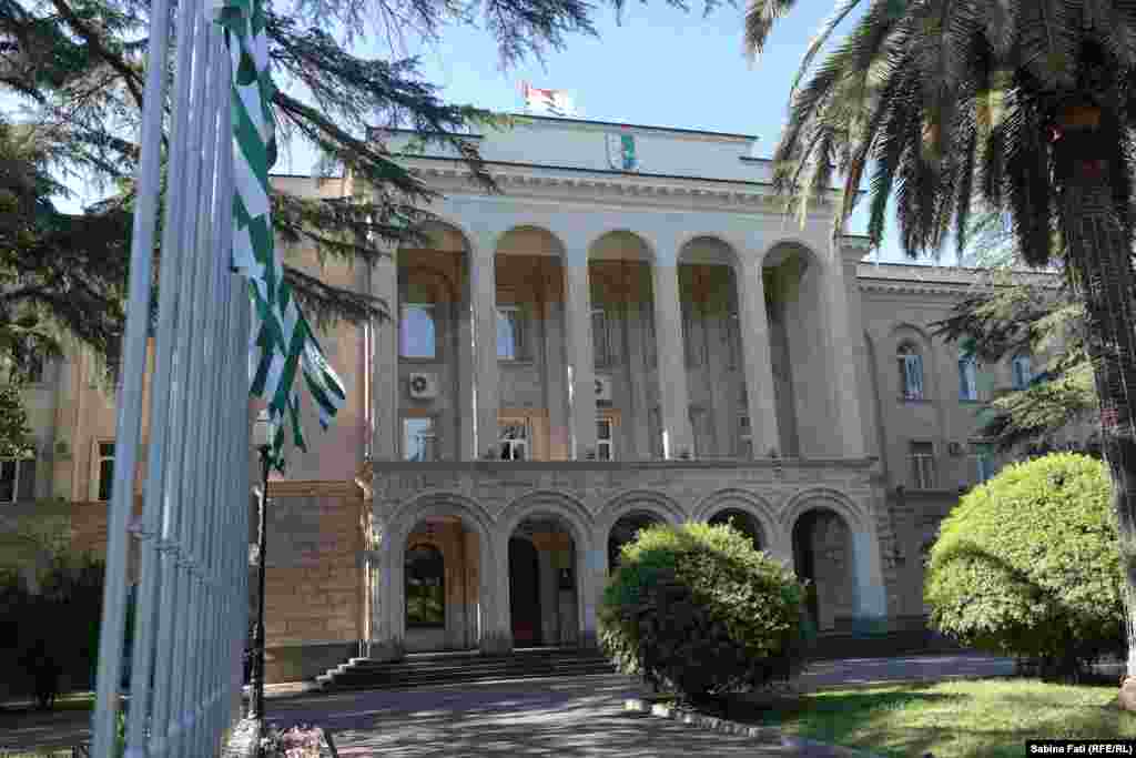 Abhazia, Georgia 2016: &nbsp;Palatul sediu al guvernului și președinției actuale, Suhumi