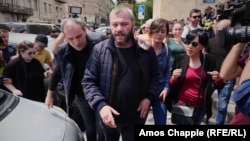 Protest leader Zara Saralidze arrives outside the old parliament building Tbilisi on June 4 for a meeting with Prime Minister Giorgi Kvirikashvili.