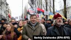 Саакашвили демонстранттар менен. 3-декабрь, 2017-жыл.