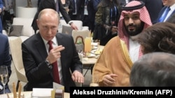 Владимир Путин и саудовский принц Мухаммед бин Салман в Москве на открытии чемпионата мира по футболу. 14 июня 2018 года