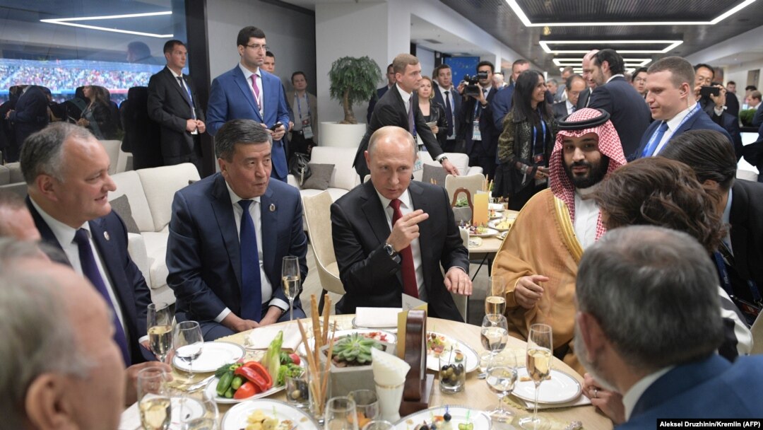 Vladimir Putin, Səudiyyənin vəliəhd şahzadəsi Mohammed bin Salman və başqa qonaqlar