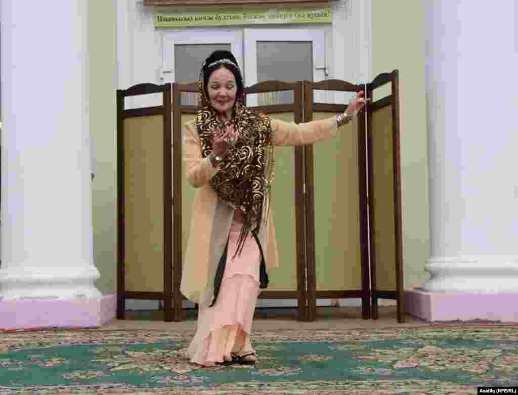 72 яшьлек Рәшидә Туйсина бии 