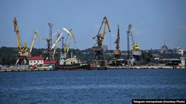 Морський порт в Маріуполі