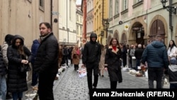 Дуже шкода, що не можу зараз бути вдома разом з родиною