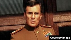 Гойка Міціч у ролі маршала Сакалоўскага