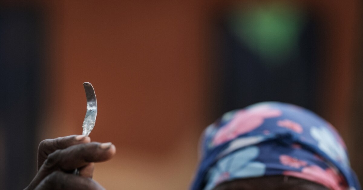 BDSM және секс-машиналар салқынырақ Сүйісу және сору