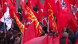 На марше коммунистов скандируют "долой президента"