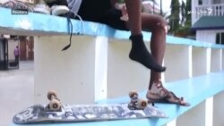 میکو ډیو خپل برګی پوستکی د ښایست نمونه ګرځولی