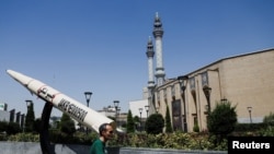 Իրանական հրթիռի մոդել Թեհրանում, արխիվ