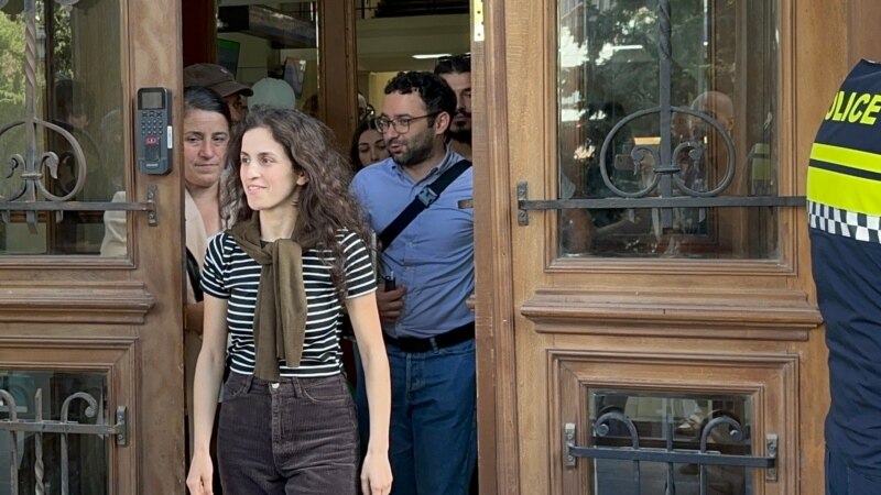 მეგი დიასამიძე 2 000 ლარიანი გირაოს სანაცვლოდ გაათავისუფლეს - ის კალაძის ბანერზე წარწერის გამო დააკავეს 10 სექტემბერს