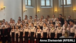 Київський дитячо-юнацький хор «Щедрик» під час виступу у Празі. Чехія. 31 березня 2026 року