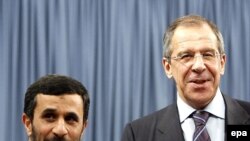 Iran -- President Mahmud Ahmadinejad (L) greets Russian Foreign Minister Sergei Lavrov in Tehran, 30Oct2007