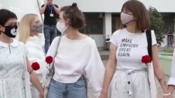 «Ми прийшли з відкритими руками»: акція солідарності жінок у Мінську (відео)