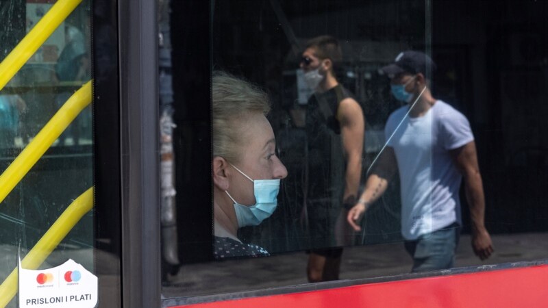 Во Србија сите ќе мора да носат заштитни маски и на отворено