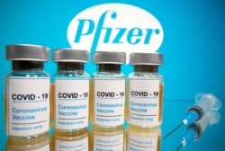 Вакцина-кандидат від Pfizer і BionTECH передбачає два щеплення з інтервалом у три тижні. Згідно з даними, вакцина надаватиме захист від захворювання через 28 днів після щеплення