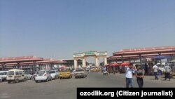 According to vendors, people in civilian clothes identifying themselves as law enforcement officials have been raiding the Namangan market and stopping bearded men since September 22. (file photo)